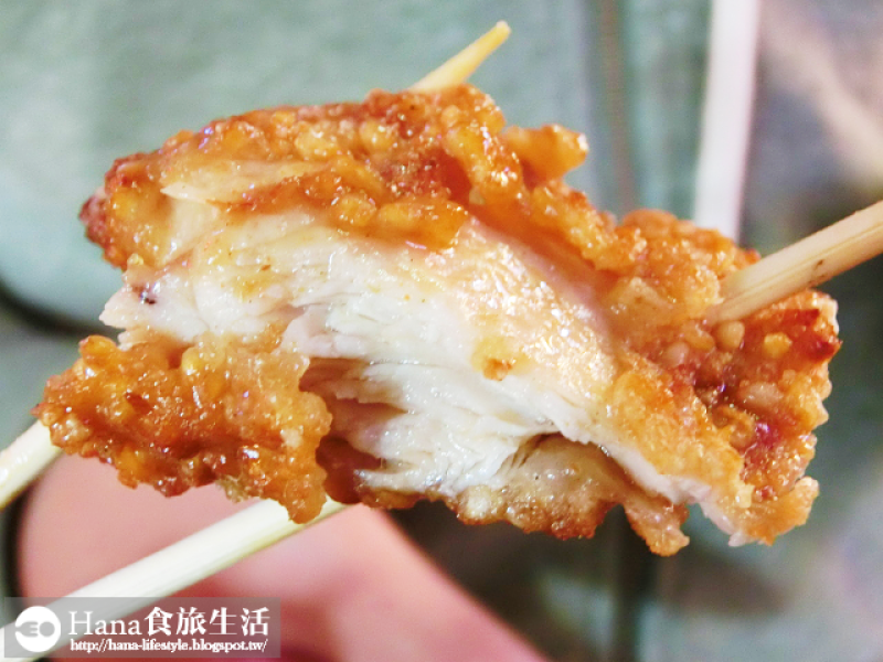 
【台中北區】一中8兩碳烤雞排 | 一中街夜市美食 鮮嫩多汁雞排 獨特醬汁搭配酥炸外皮 香氣足而夠味
