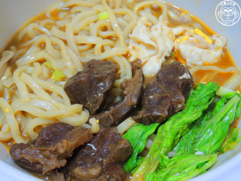 哩哩摳摳【創造宅經濟･台中小林牛肉麵】牛肉麵和獅子頭絕配        
      