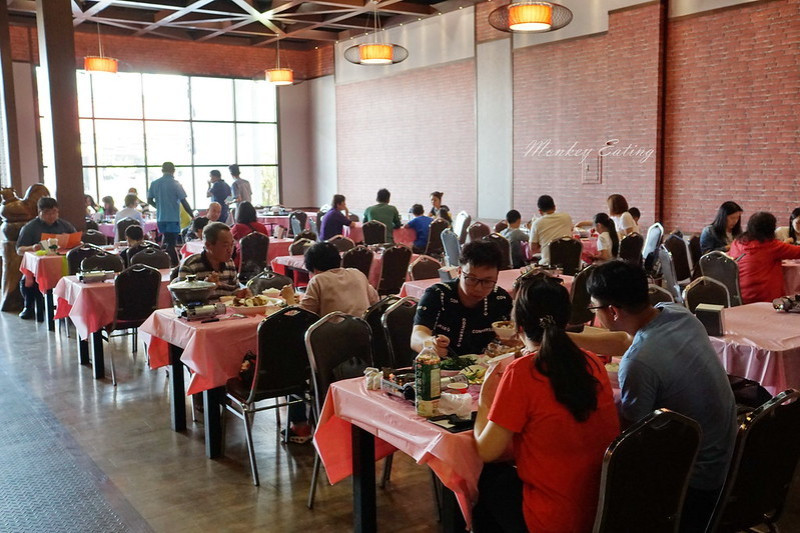 【台中北屯】東山棧甕缸雞｜大坑9號步道美食餐廳，烤雞皮薄肉嫩，家庭團體聚餐推薦