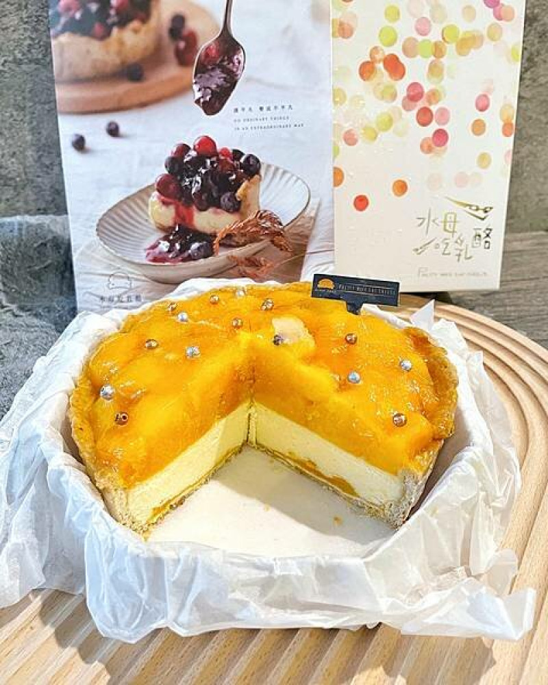 大坑知名起司蛋糕 『水母吃乳酪-大坑店』也是團購人氣美食，母親節買這個送媽媽最開心❤️
