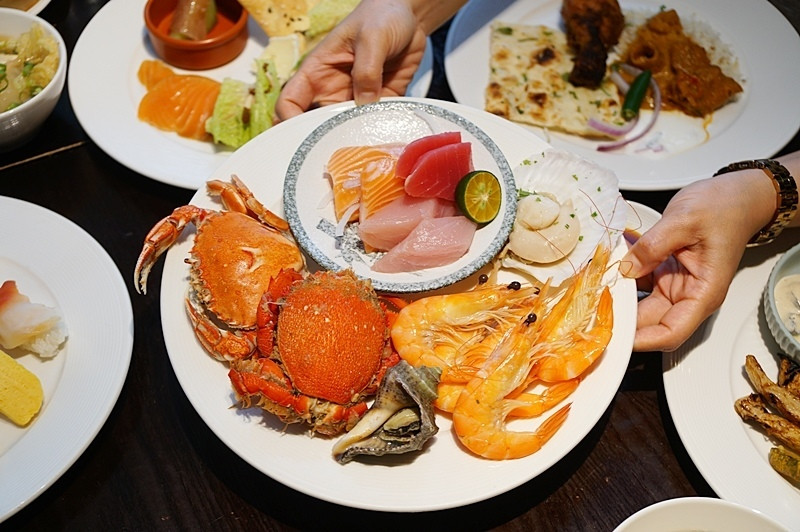 全台網路評比吃到飽冠軍，限時特價78折，肋眼牛排、螃蟹、生魚片、現做湯包通通讓你吃到飽!!