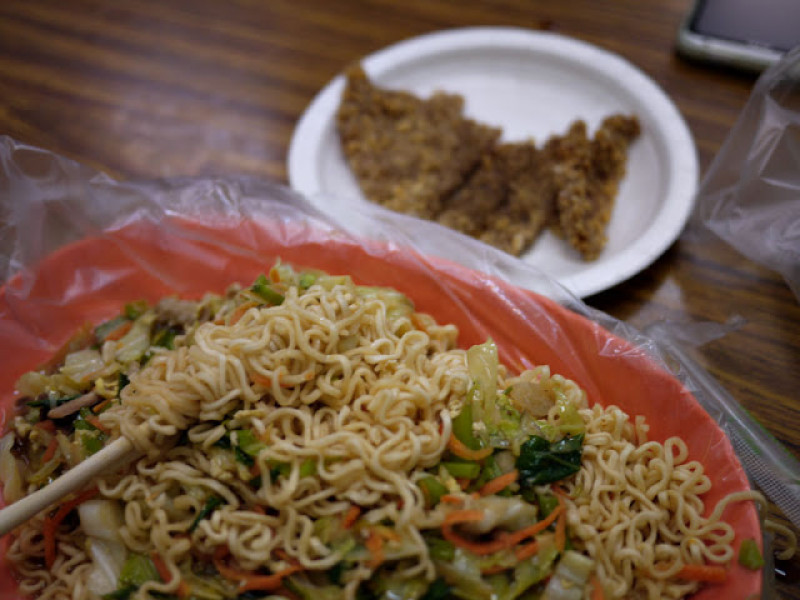 
【逢甲夜市】金門炒泡麵與黃家金磚
