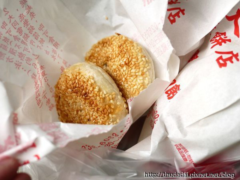 [點心食記] 台北萬華－萬大碳烤燒餅~剛出爐的好味蟹殼黃