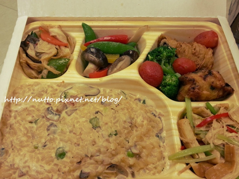 【初心365-10】我的第一個   藍色馬克素便當