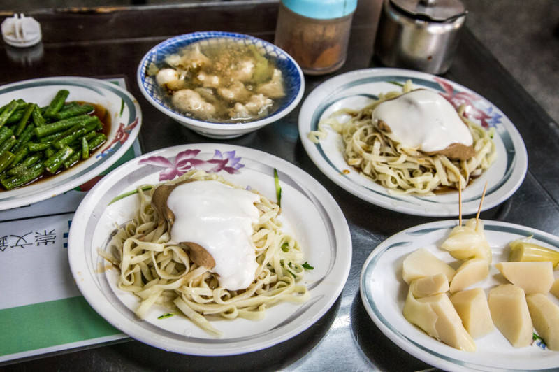 嘉義市東區崇文錦魯麵｜麻醬加美乃滋才道地！在地人大推六十年老牌涼麵