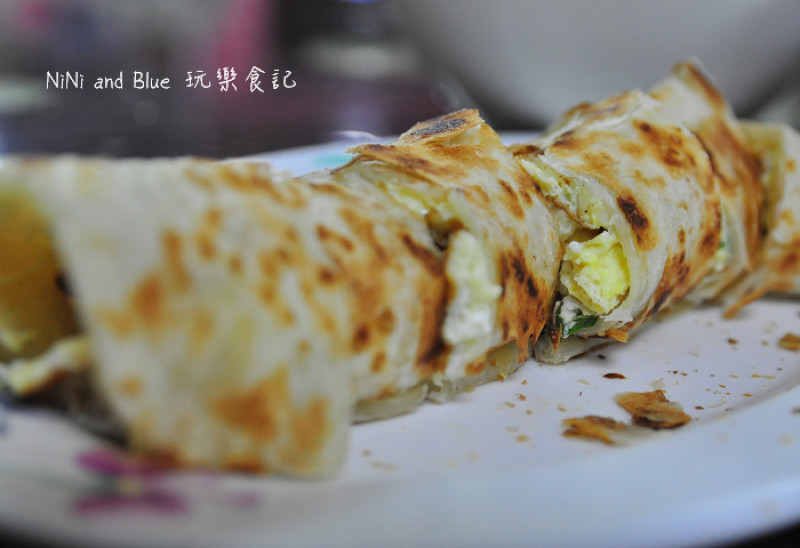 【台中】三佳早點，巷仔內台中在地人傳統早餐。晚來吃不到爆餡蔥餅、酥皮蛋餅，另類誠實商店。食尚玩家、多家電視媒體報導