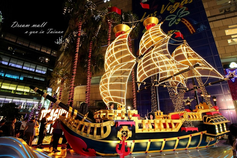 [高雄/夢時代]2019夢時代聖誕節佈景 Las Vegas世界娛樂城 壯觀華麗金銀船 金銀島主題 愛Sharing 高雄聖誕節