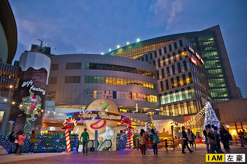 [夜景] 高雄。漢神巨蛋耶誕氣氛樂