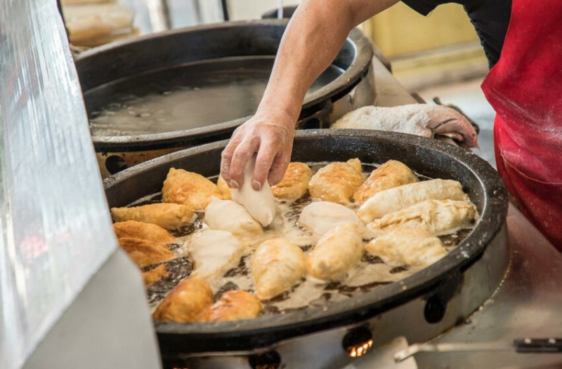 桃園市大溪區鹹的甜的都好吃！現擀現煎的好吃共匪餅