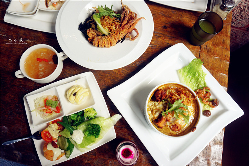 漫步雲端。苗栗三義超人氣主題餐廳，紅色古堡，義式料理、排餐，蔬食沙拉吧吃到飽，寵物友善餐廳，食尚玩家推薦!