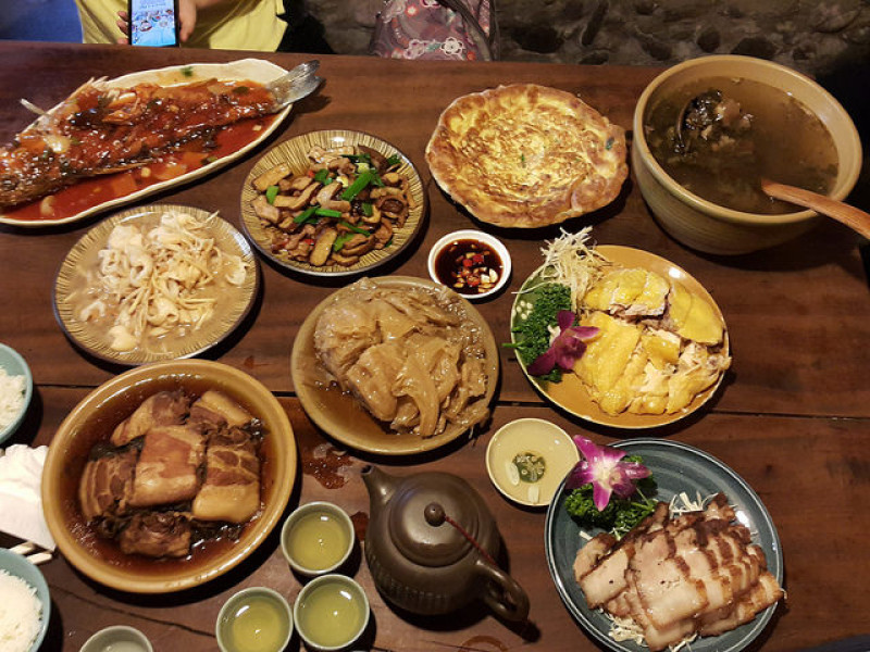 [食記]龍潭客家菜推薦-老頭擺，口味道地，三合院好有fu