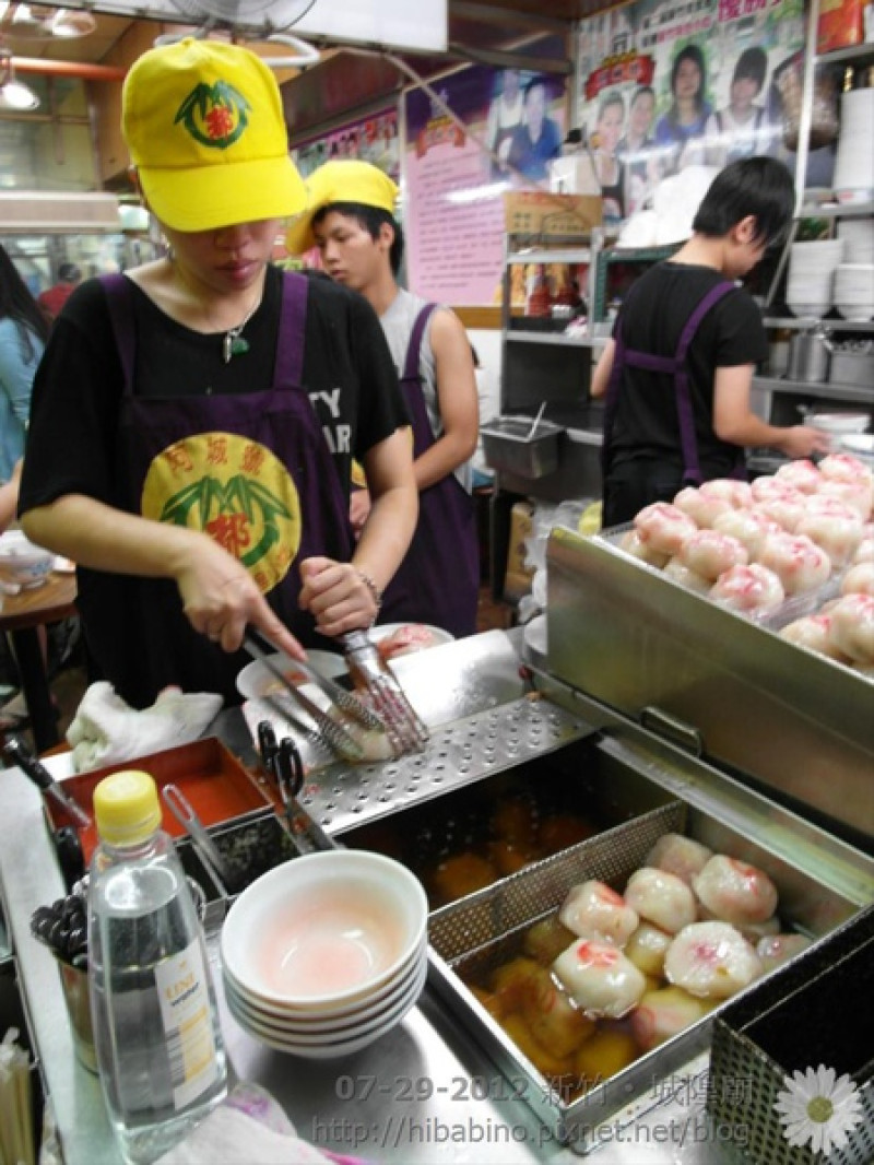 [遊記] 新竹‧都城隍廟吃新竹特產米粉、貢丸‧阿城號百年老店