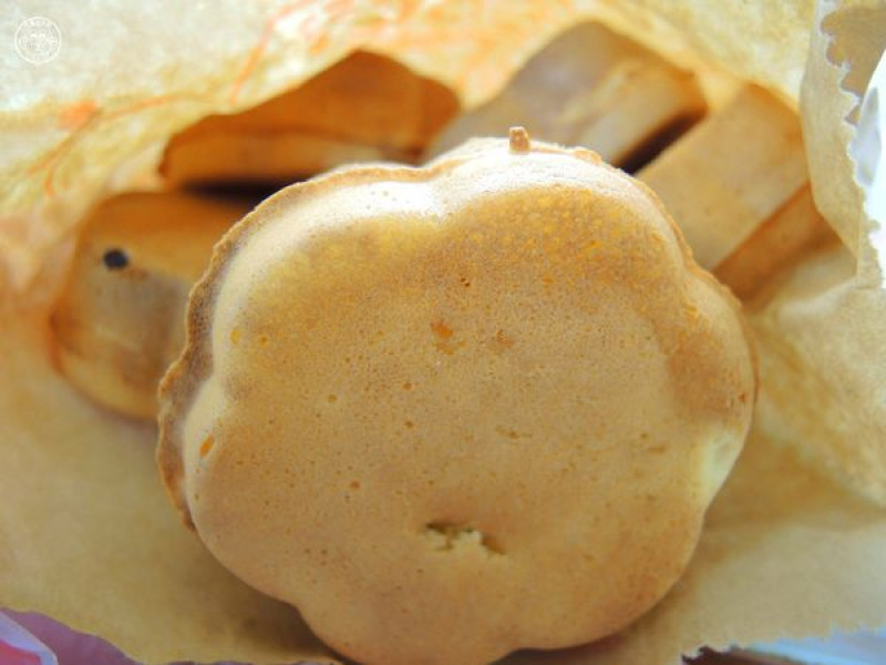 呷飽祙【新竹･火車站前梅花雞蛋糕】要好好被老闆使喚阿