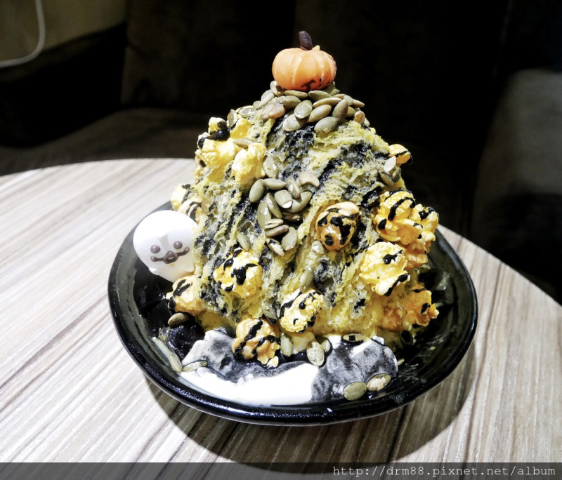 Ice monster 推出萬聖節限定～搗蛋南瓜綿花田＋露西爾，衝啊～台北東區，全球必吃冰品。