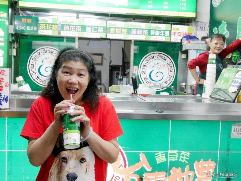 台東。美食│夭壽貴的林家臭豆腐(但好吃) / 台東神農青草茶 必喝養生茶飲