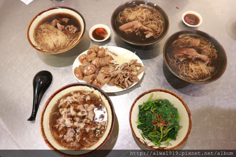 【新竹老店傳奇】南門當歸鴨，湯頭甘甜美麗，不油膩！還有黏滑的豬腳口感，夏天吃當歸鴨麵線補氣養生，不會上火喔！