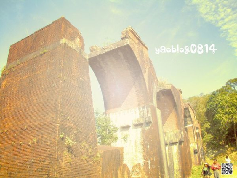 【苗栗三義│景點】魚藤坪斷橋／龍騰斷橋＊紅磚拱橋的殘缺之美