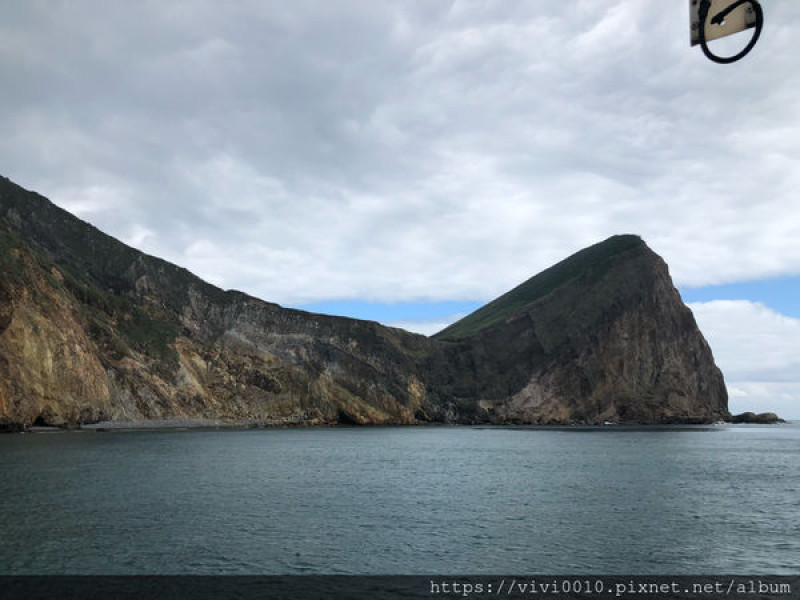 圓圓家出去玩-《奧丁丁在地體驗-宜蘭頭城》龜山島半日遊，賞鯨、登島，三合一，終於登上龜山島囉！！文末有影片喔