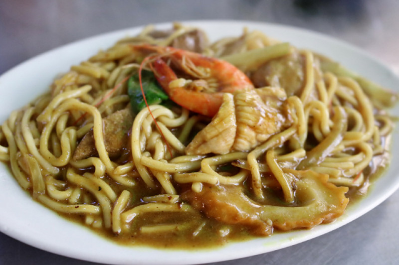 【基隆美食】阿華炒麵-基隆廟口排隊人氣小吃 什錦咖哩炒麵