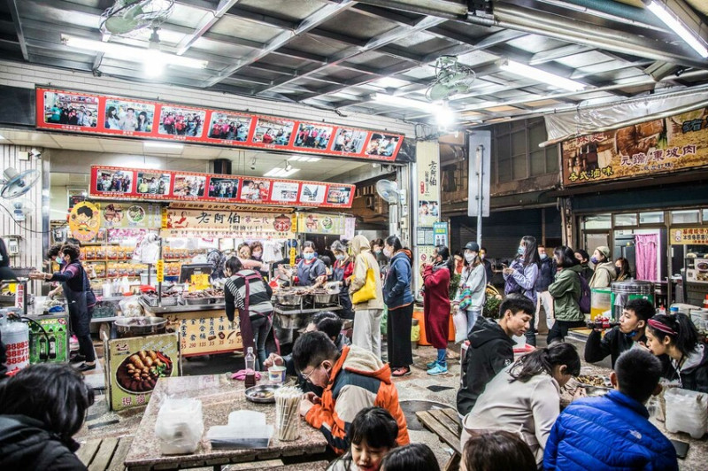 桃園市大溪區老阿伯現滷豆干｜從榕樹下到開店面的熱滷豆乾老店，醬料絕對是本體