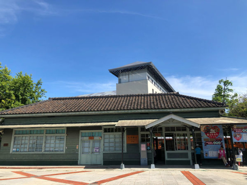 圓圓家出去玩-<嘉義景點>百年車站北門驛，昔日的阿里山小火車景點，懷舊復古風情，順遊沉睡的森林及檜意森活村