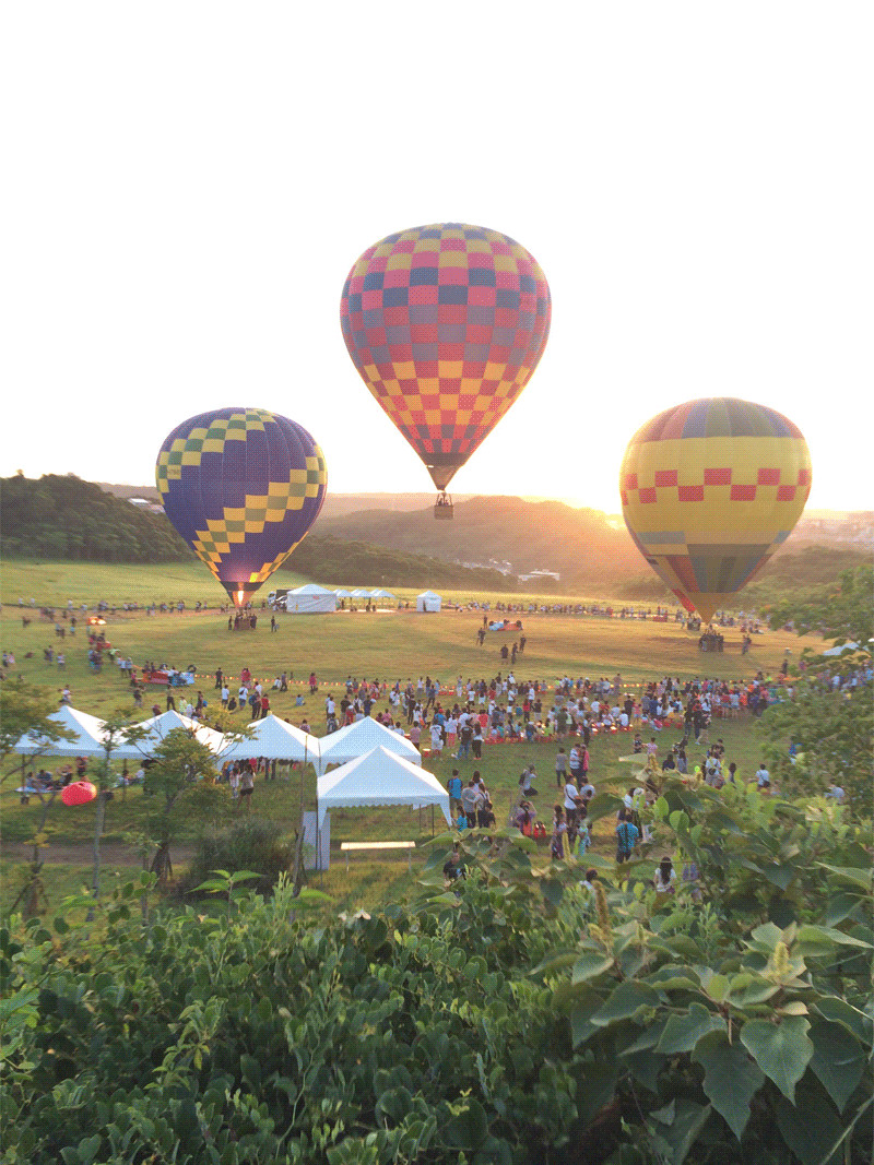 【新竹一大盛事熱血紀錄】溜滑梯+熱氣球，青青草原放暑假！體驗近距離看熱氣球升空的感動