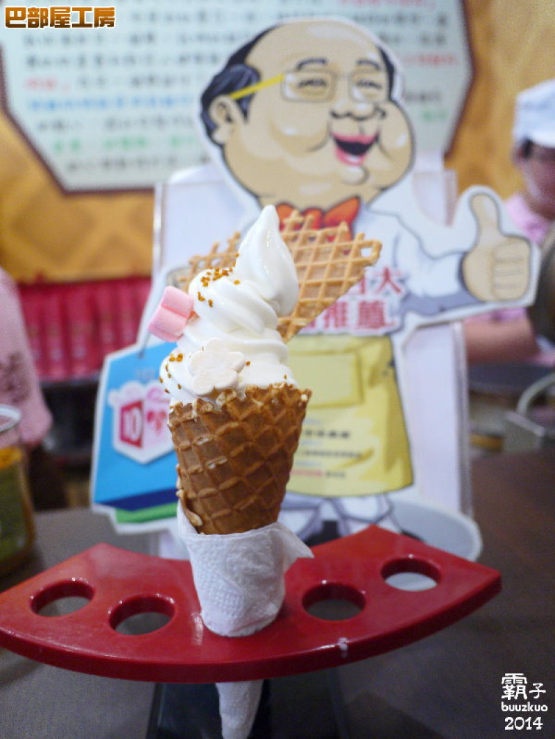 <台中˙試吃> 霜淇淋主打不同口味的甜筒脆餅，「巴部屋工房」叭噗～叭噗～
