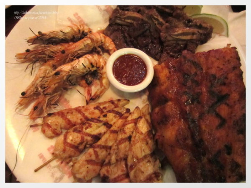 『呷』「捷運南京東路」☆ Hooters ☆ 氣氛辣到火爆的美式餐廳