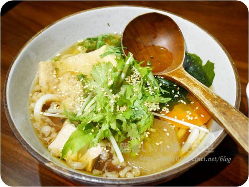 美食。餐廳│ 台北松山區  中山國中捷運站 穗科手打烏龍麵  麵條、湯頭、小菜、甜點都讓人吃了立刻回味 ❤跟著Livia享受人生❤