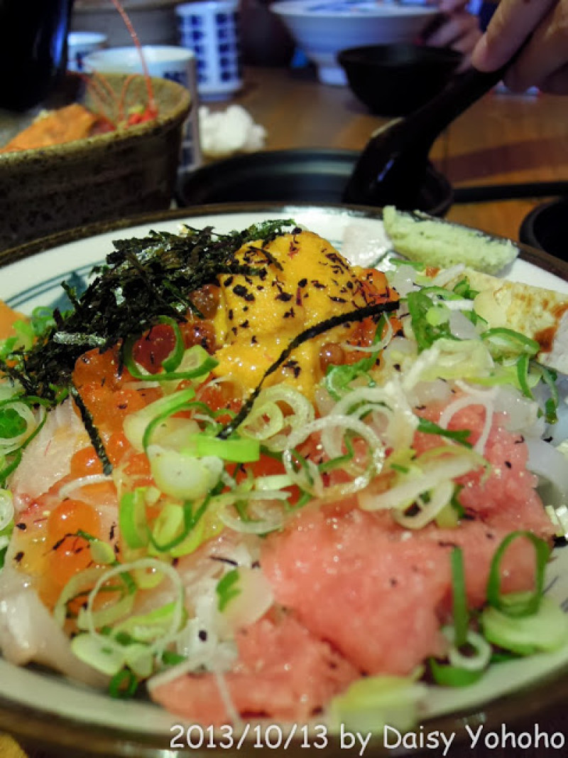 [食記] 台北‧微風廣場 瞞著爹來吃超豐盛的海鮮生魚丼飯‧瞞著爹三店