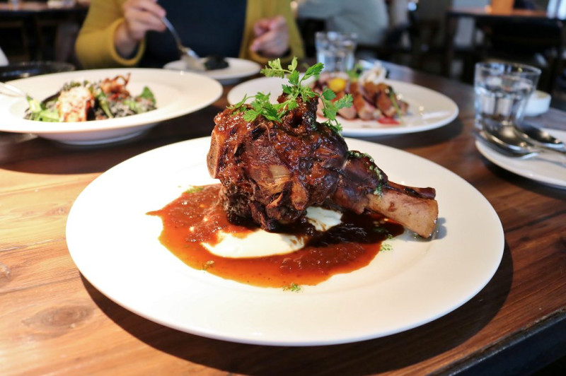 台北｜Goodies Cuisine 好米亞義法餐酒館 東區聚餐餐廳推薦．美味甜點千層派 - 奇奇一起玩樂趣