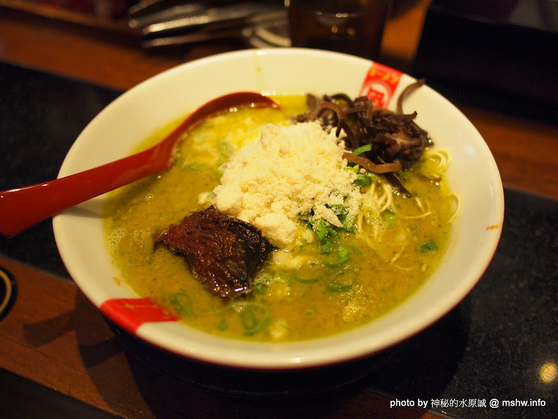 湯頭獨特,叉燒有特色!其實喝了會膩啦XD ~ 台北萬華〞ラーメン凪 豚王拉麵〞西門一號店