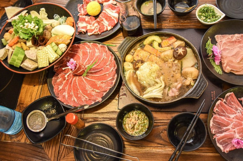 【台中美食-公益商圈《八豆食府壽喜燒》純正日式風味食材精緻壽喜燒】