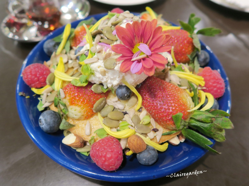 台北 捷運劍潭站 咖啡弄~掉入花花世界。綺麗的莓果花熟蛋糕