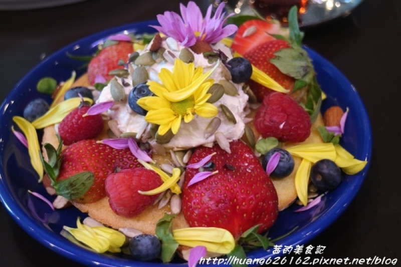 【台北士林區】精緻下午茶『咖啡弄-劍潭店』鬆餅/三明治/咖啡/水果茶/輕食/捷運劍潭站