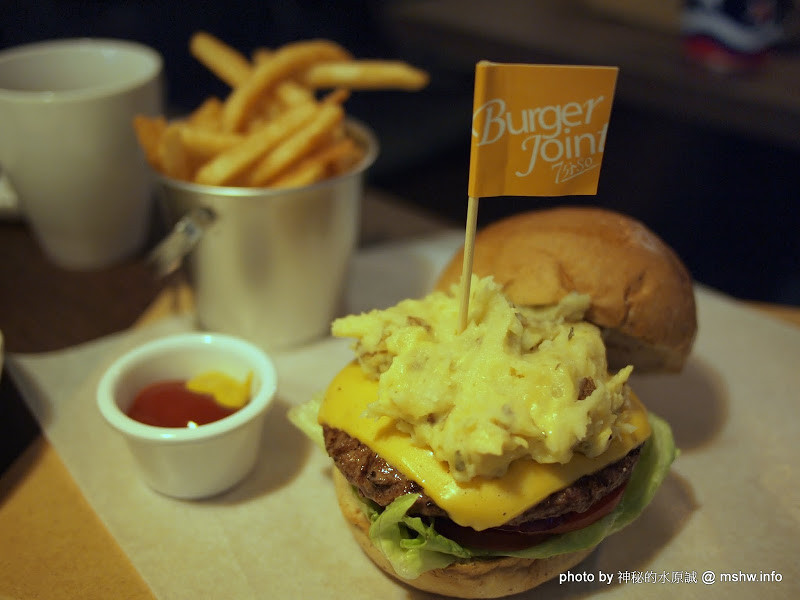 環境舒適,價格佛心的經典風味:) ~ 台中西屯"Burger Joint 7分So 美式廚房"朝富店