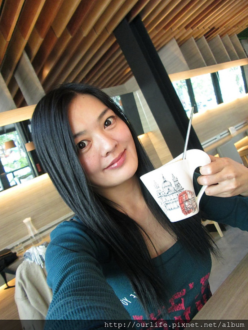 台中．黏TTㄆㄧㄚㄆ一ㄚ響花錢消災的咖啡@元也咖啡(+wifi)