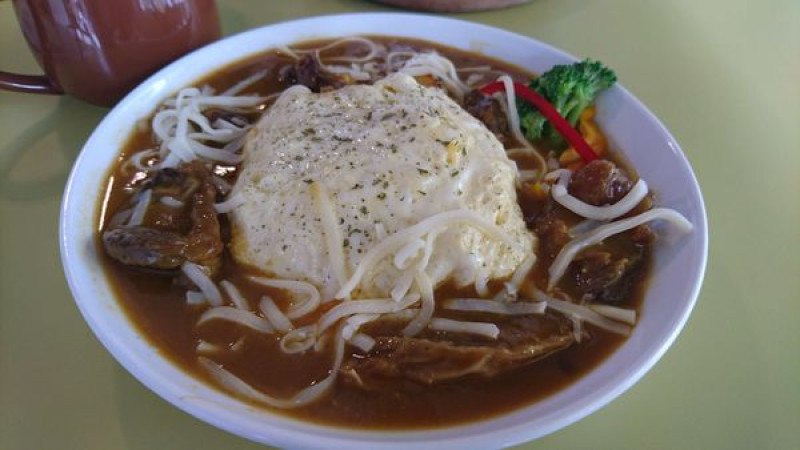 【台中】超平價的雞排蛋早餐、快跟湯匙一樣大的牛腩塊『凱撒盒子日式洋食專賣店』