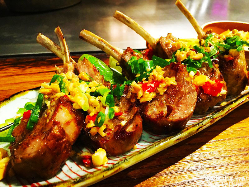 【食記∥台北】泰板燒 Thaipanyaki 捷運東門站_泰式料理 Remix 鐵板燒_火焰燒小牛肋排帶你從回初戀粉色系