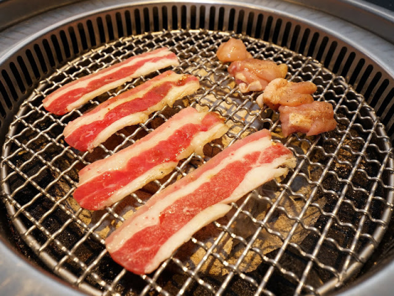[食記] 台北東區。櫻花羿日式炭火燒肉。中秋節烤肉吃到飽 高CP值推薦!哈根達斯無限供應!(近忠孝復興)
