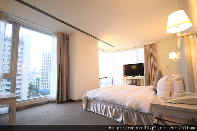 瘋白色‧經典設計喜瑞飯店豪華房