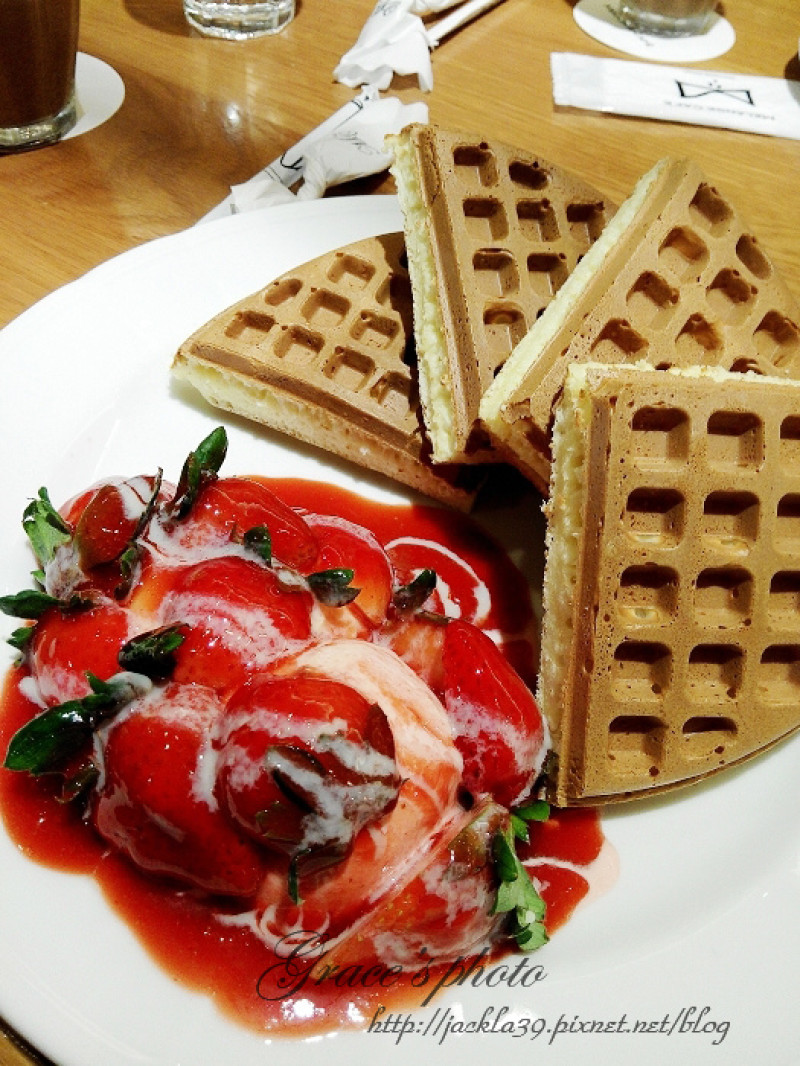 【食】百聞不如一吃的米朗琪咖啡館，鬆餅和咖啡都好好味啊♥(信義新光店)