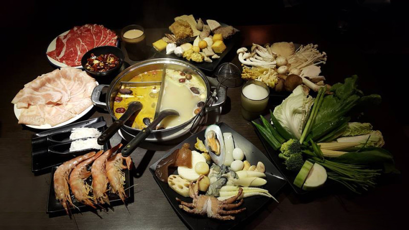 捷運國父紀念館站推薦美食-蒙古紅蒙古火鍋吃到飽，選擇超多、食材新鮮，自助式吃到飽Buffet