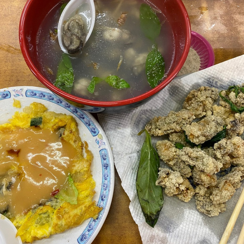 板橋蚵仔之家-南雅夜市美食熱搜之一!!! 全蚵仔料理 通通有!! 蚵仔湯超高CP值!!!蚵仔煎好好吃!!蚵仔美食專賣店!♥食尚期貨小咪推薦板橋美食小吃名店