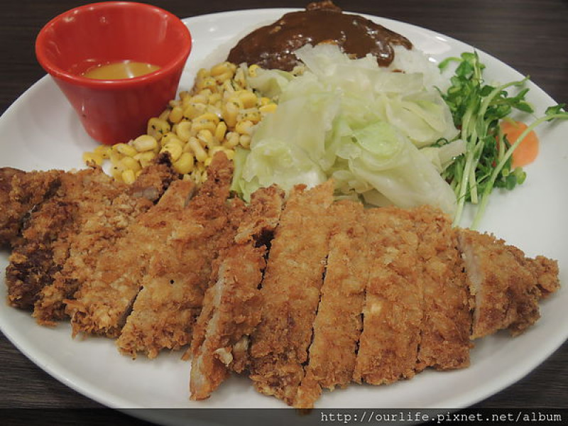 台中逢甲．70元免費加飯加醬的咖哩豬排飯@Mak&May