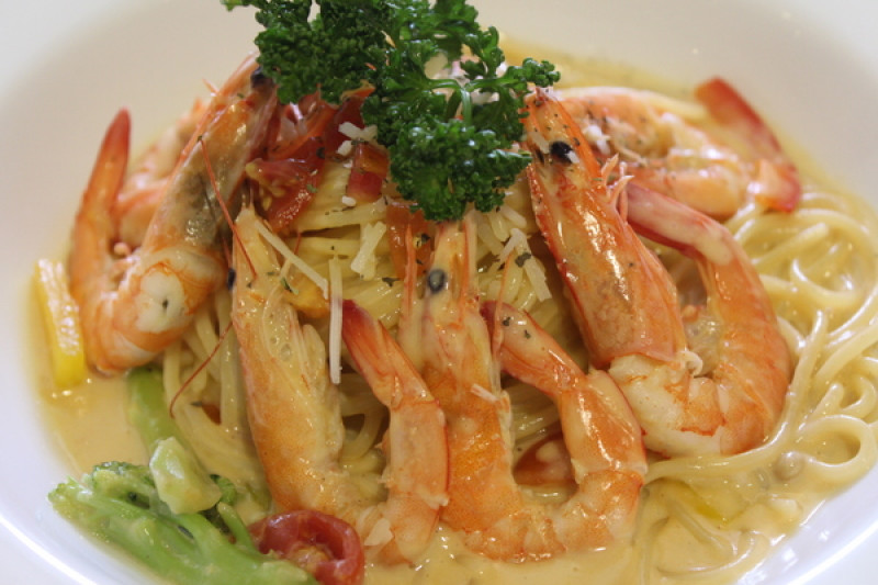 台北/萬華【這義大利麵蝦也給得太佛心!!!Oyami cafe 】