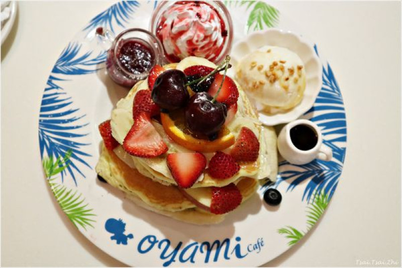 [西門町餐廳]OYAMI CAFE|總匯海鮮義大利麵、嚴選8盎司肋眼牛排、夏威夷鬆餅 、松露薯條、泰式香辣檸檬雞翅、立體拉花熱拿鐵|童話故事風台北下午茶(捷運西門町站六號出口)