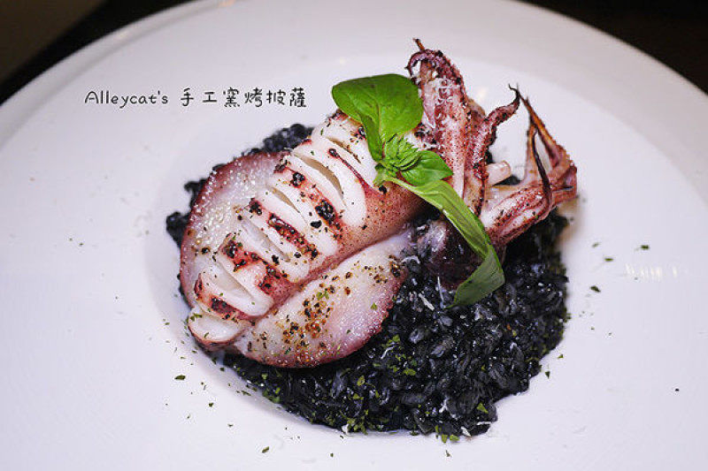 ◆台北車站【Alleycats 手工窯烤披薩京站店】台北車站美式餐廳。台北車站手工披薩。體驗團