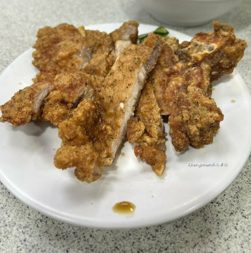 台北市萬華區美食，金園排骨飯萬年店，西門町必吃，老店魅力不墜。