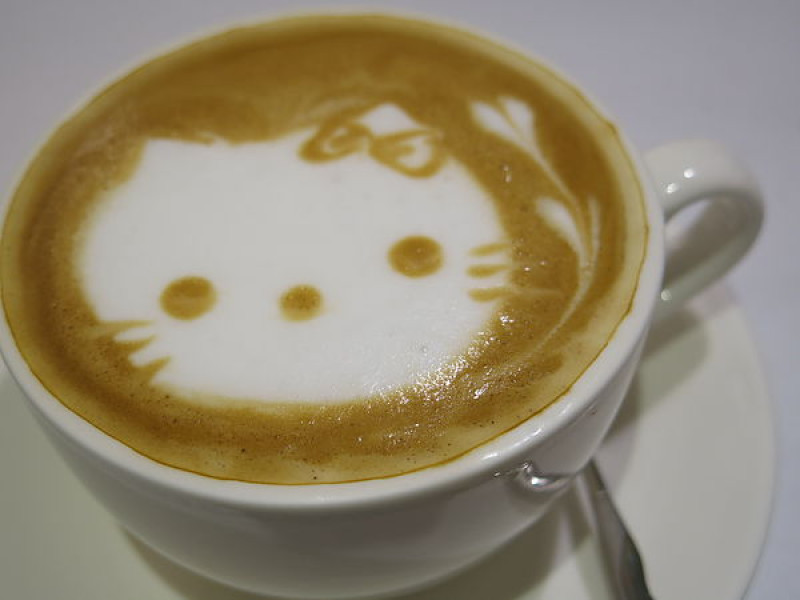 超萌超可愛!令人尖叫瘋狂的KITTY拉花咖啡❤恬心朵朵Lily White Cafe